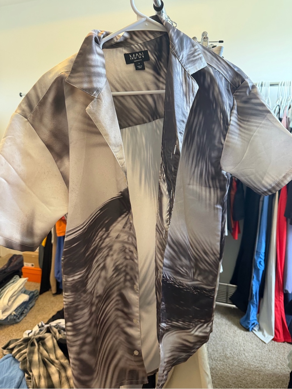 Boohoo Mens Gray and Black Abstract Button-Down Shirt